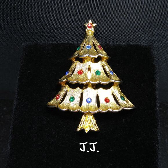 JJ Christmas Tree Rhinestone Brooch, Gold Tone, 1960s Vintage Jewelry - Picture 1 of 10